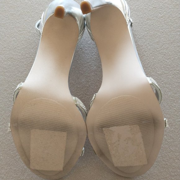 Steve Madden size 7.5 silver metallic stiletto heels with rhinestones - Picture 9 of 10